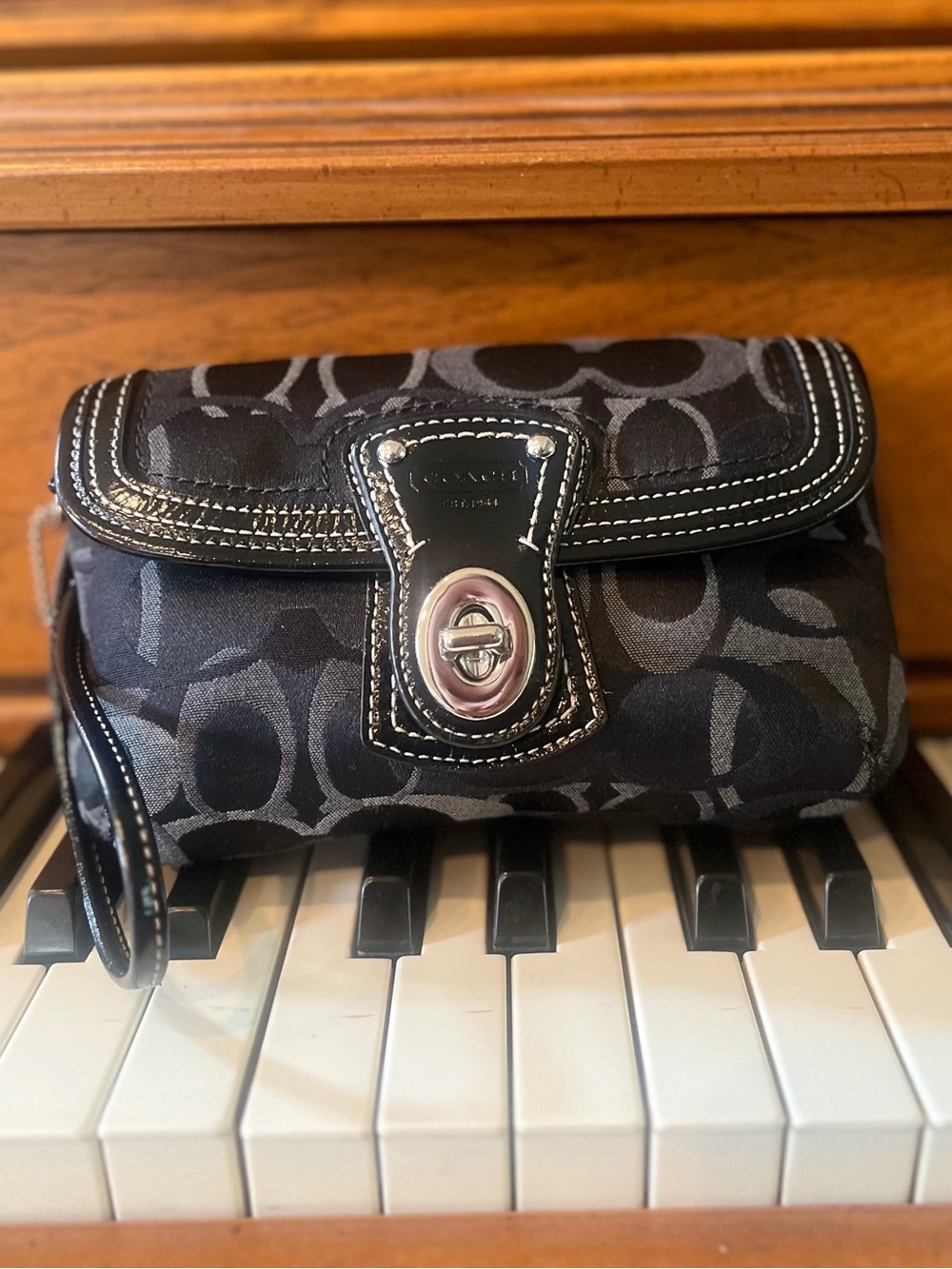Coach Black Patent Leather Optic Turnlock Wristlet with Silver Hardware. EUC